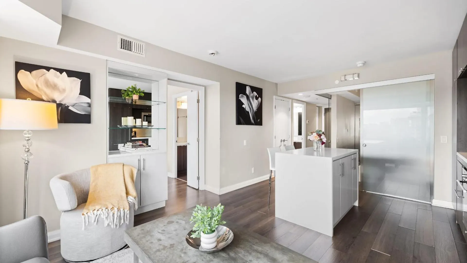 Upscale Yorkville Stay Luxury Condo Parking Toronto 0*,