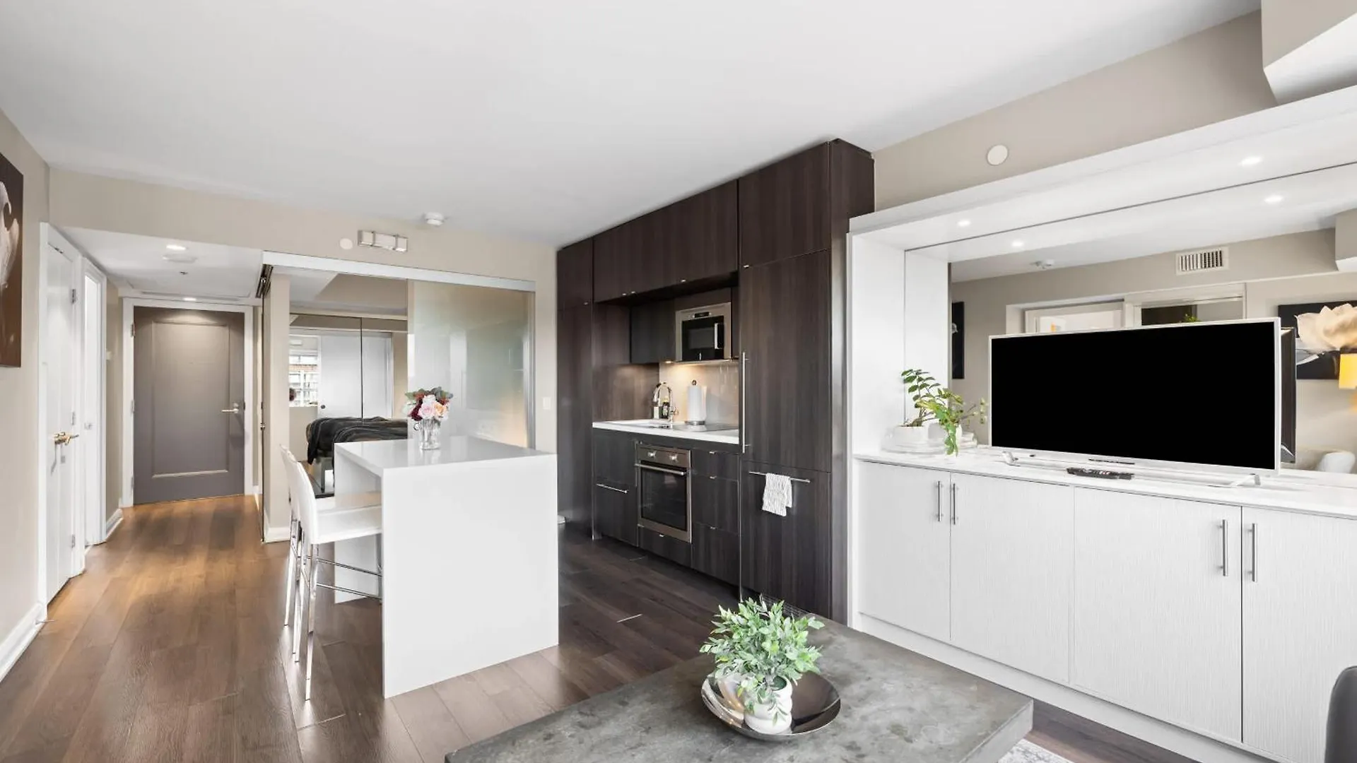 Apartment Upscale Yorkville Stay Luxury Condo Parking Toronto