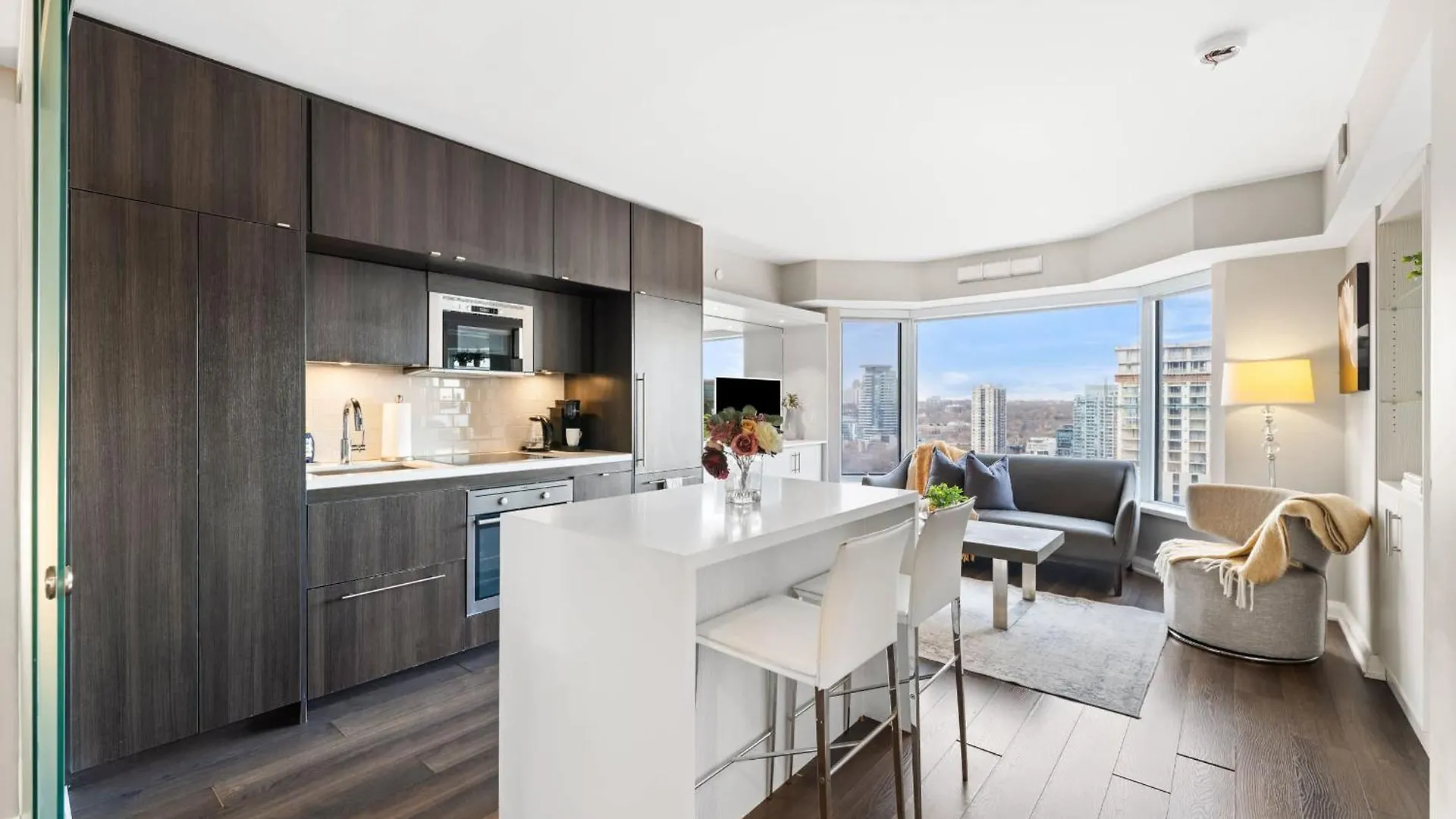 Upscale Yorkville Stay Luxury Condo Parking Toronto Canada