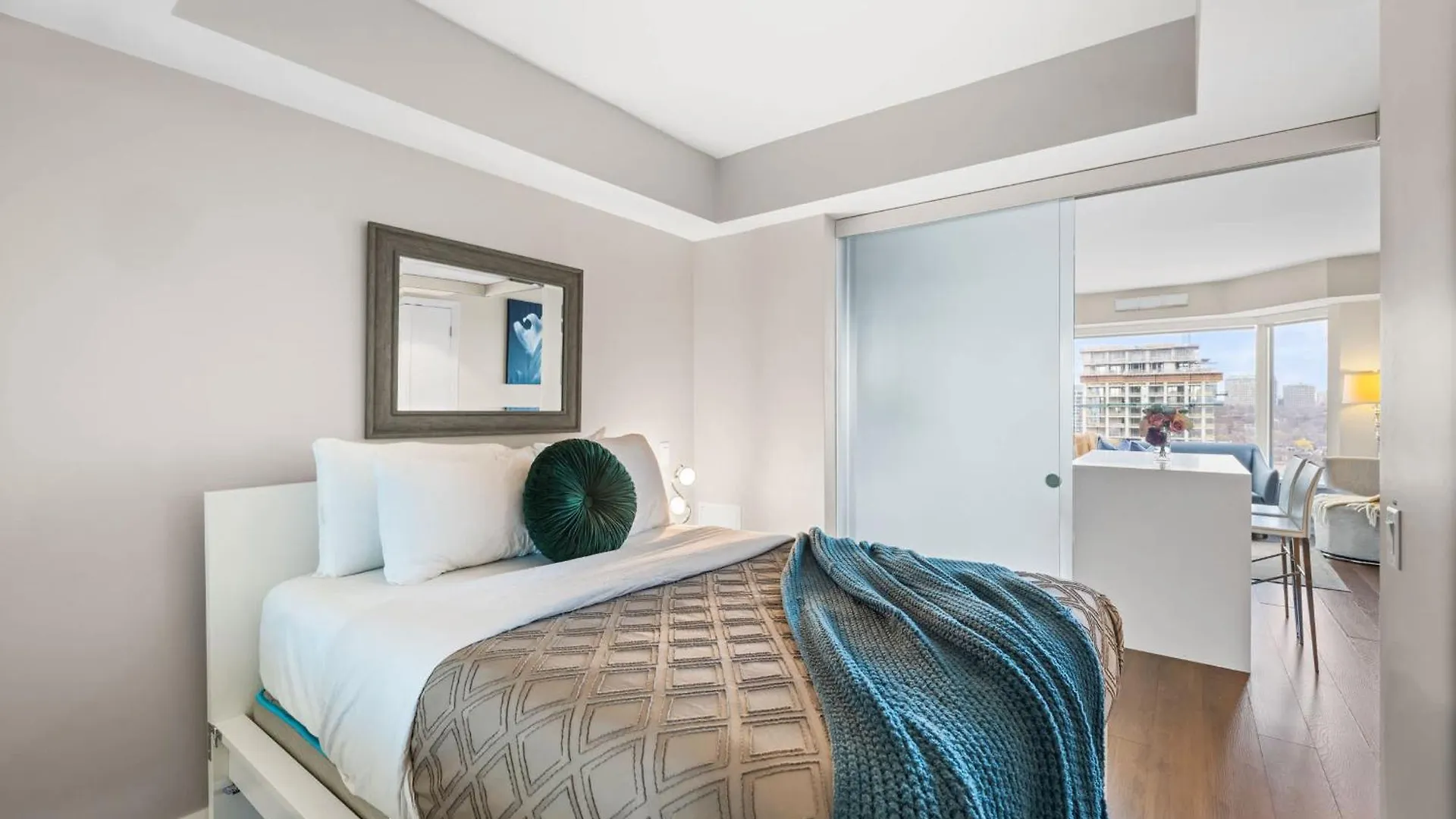 Apartment Upscale Yorkville Stay Luxury Condo Parking Toronto