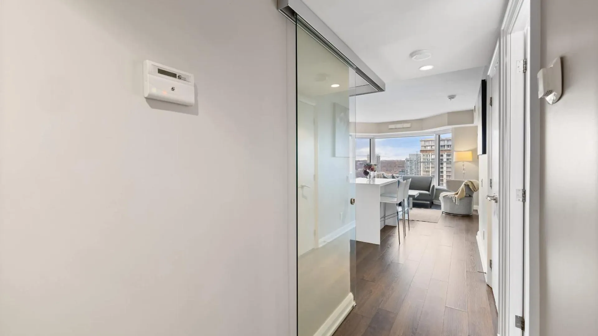 Upscale Yorkville Stay Luxury Condo Parking Toronto 0*,  Canada