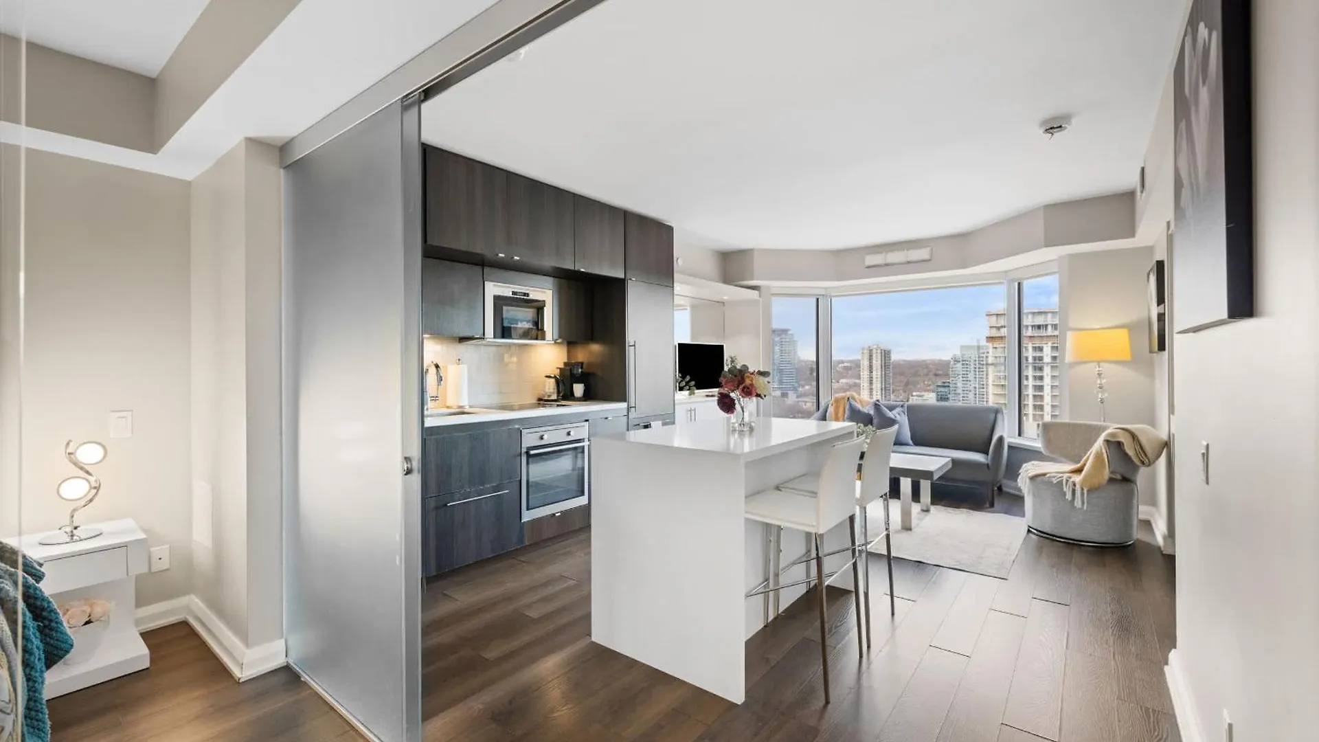 Upscale Yorkville Stay Luxury Condo Parking Toronto Canada