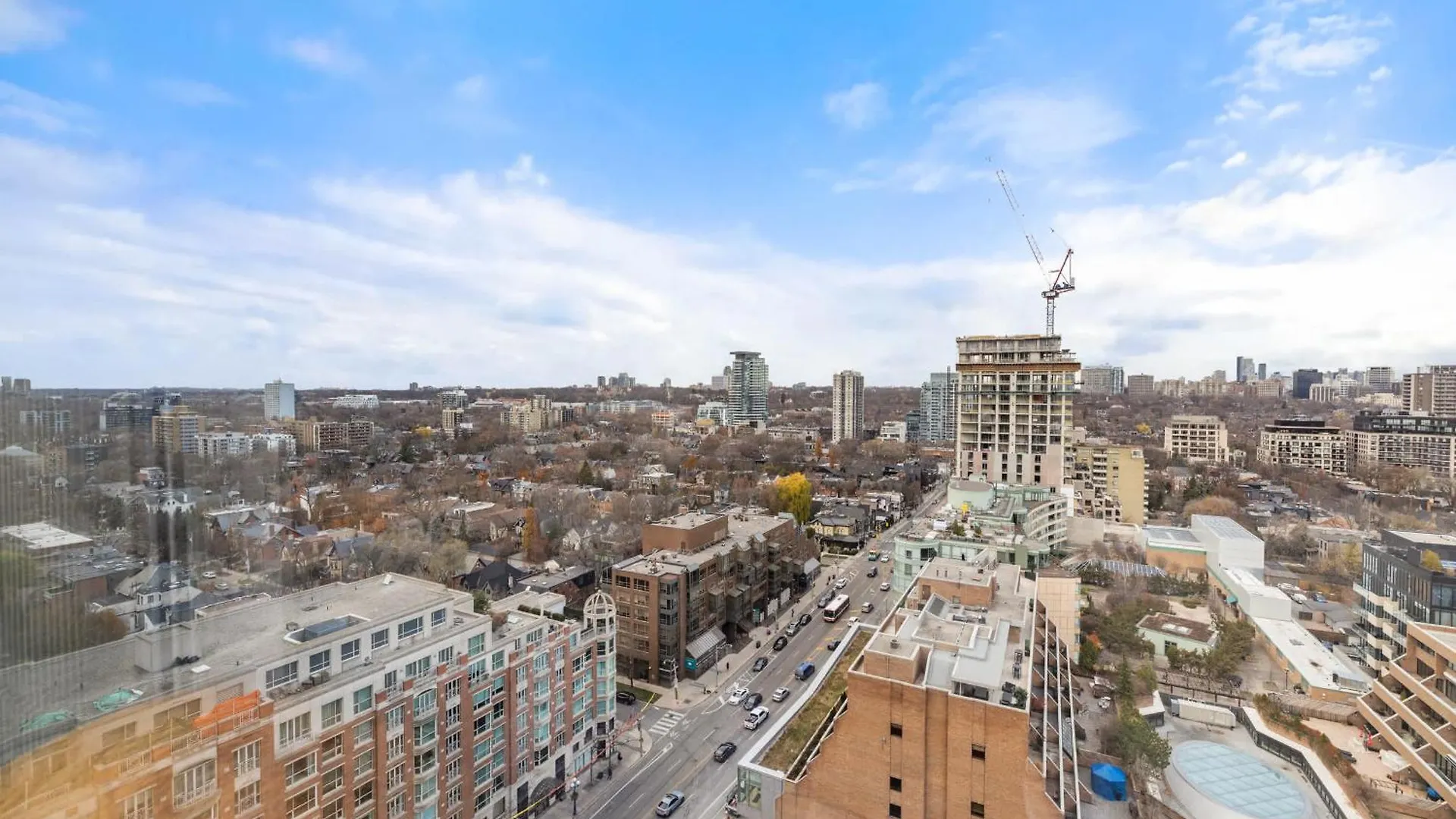 Upscale Yorkville Stay Luxury Condo Parking Toronto
