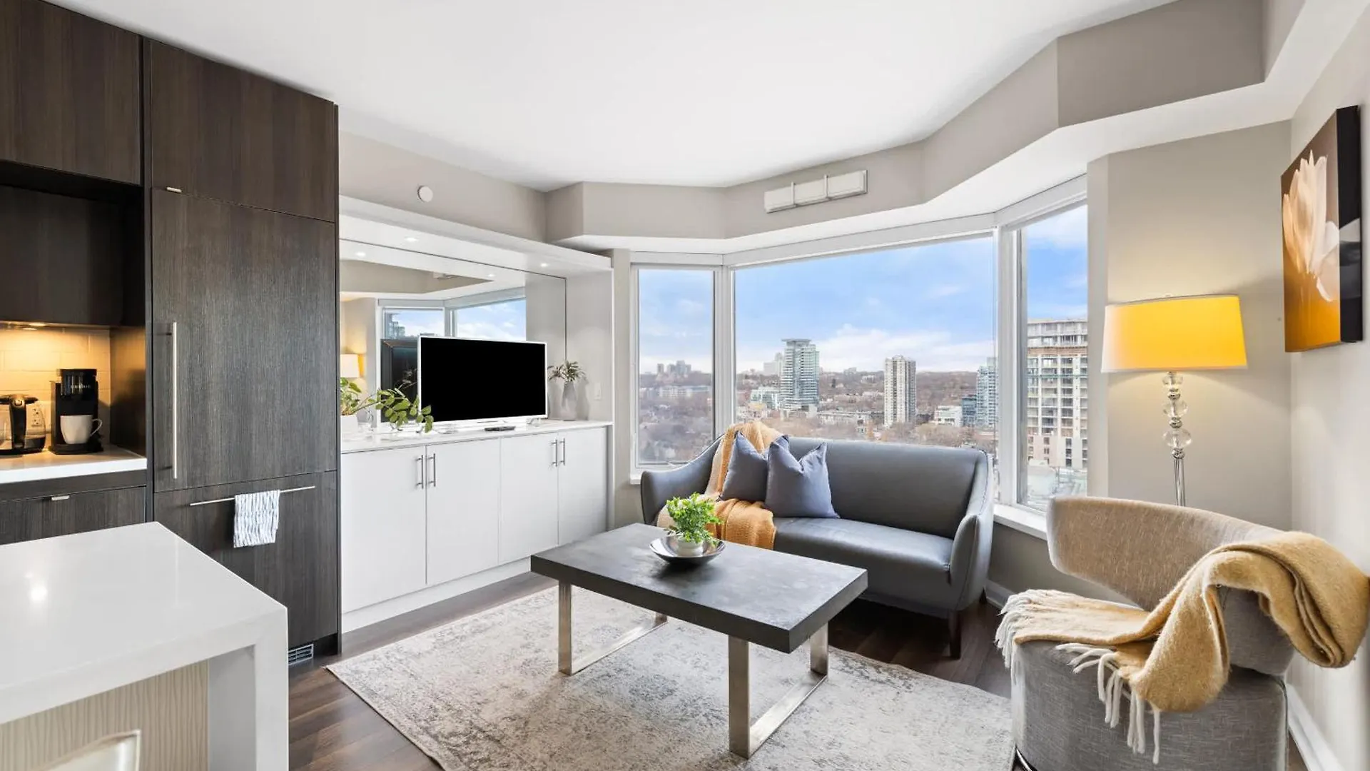 Upscale Yorkville Stay Luxury Condo Parking Τορόντο