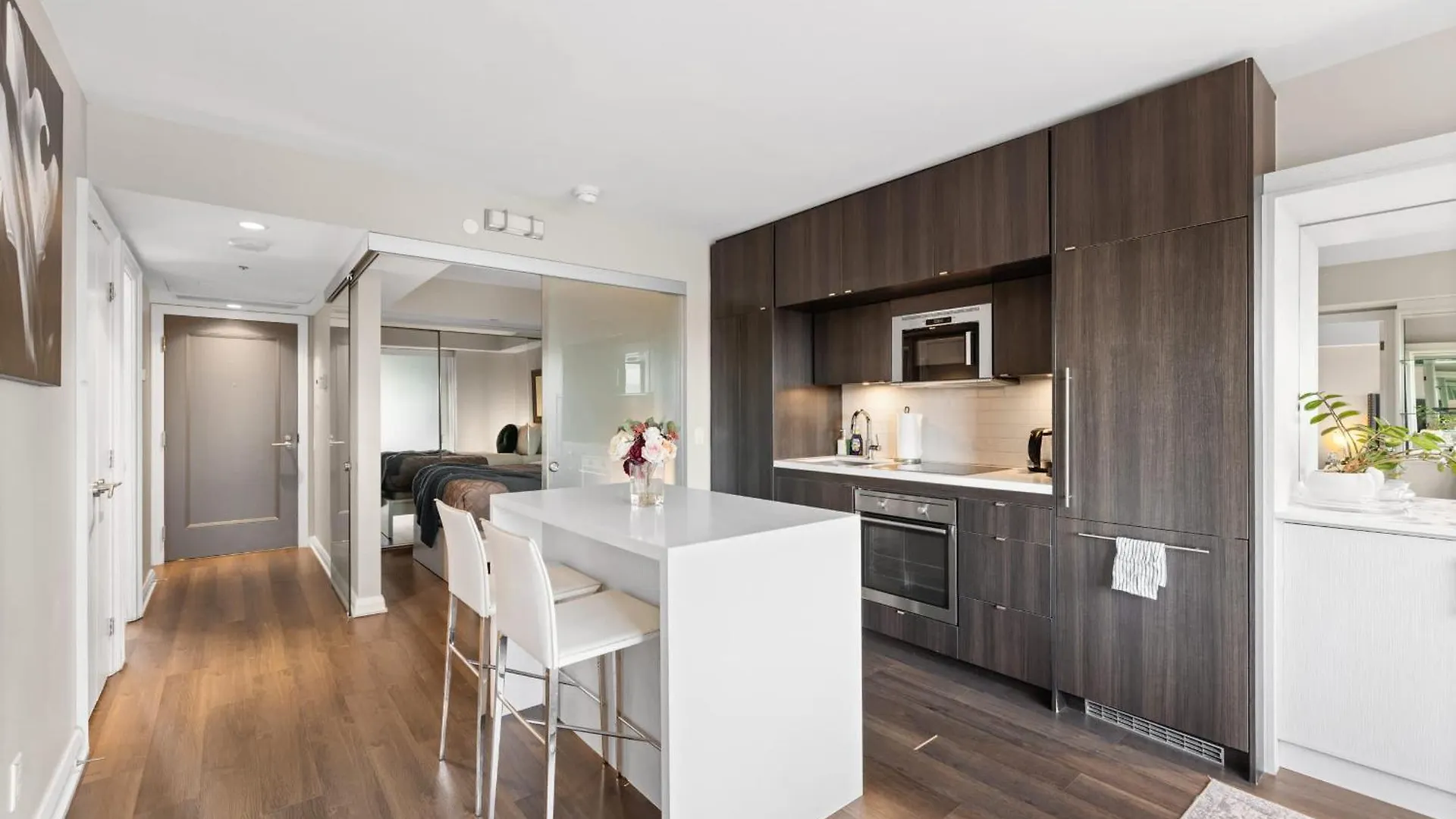 Upscale Yorkville Stay Luxury Condo Parking Τορόντο Διαμέρισμα