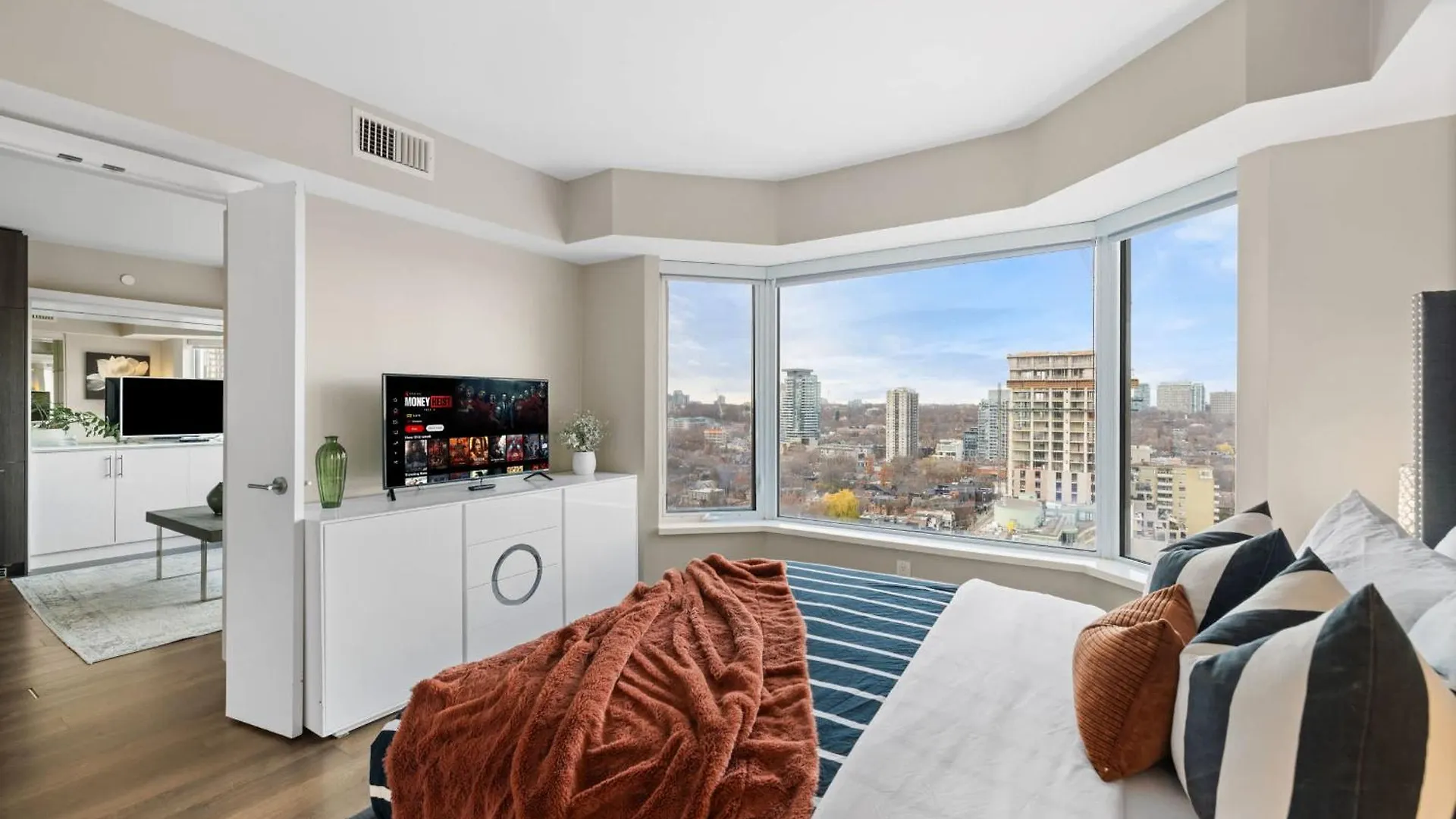 Apartment Upscale Yorkville Stay Luxury Condo Parking Toronto Canada
